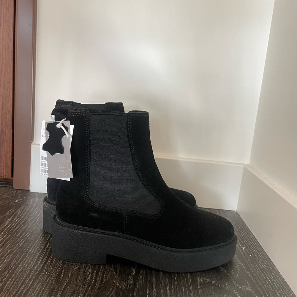 H&M Black Ankle Boots with Chunky Sole and Elastic Panels